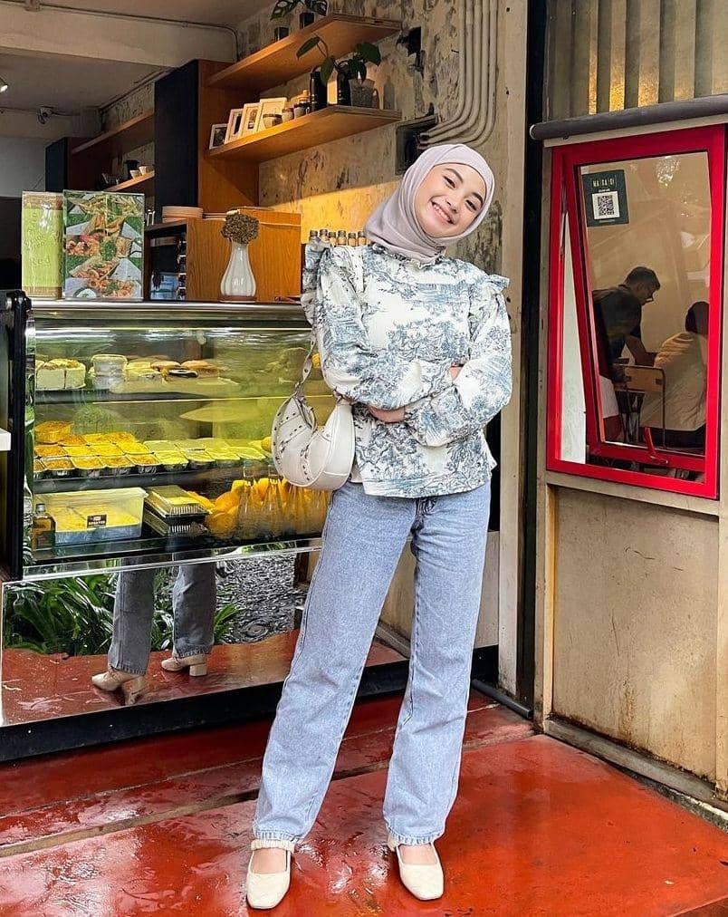 OOTD hijab vintage kasual (instagram.com/taniaaa.dn)