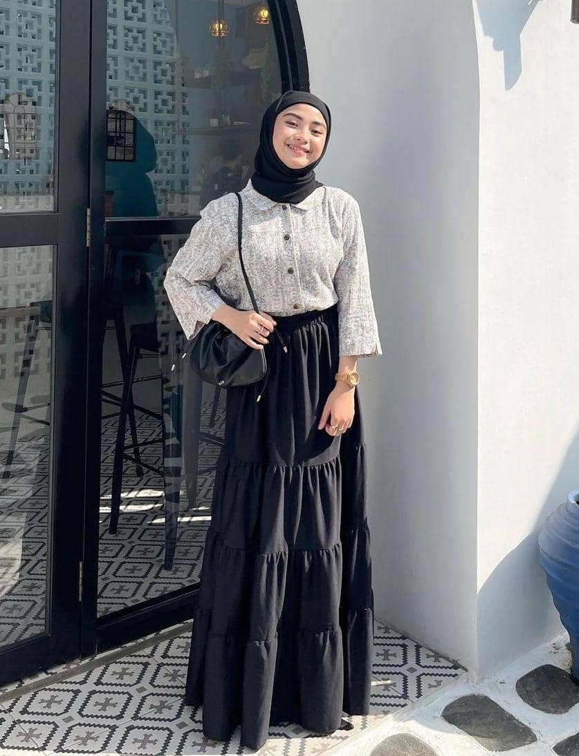 OOTD hijab vintage kasual (instagram.com/taniaaa.dn)