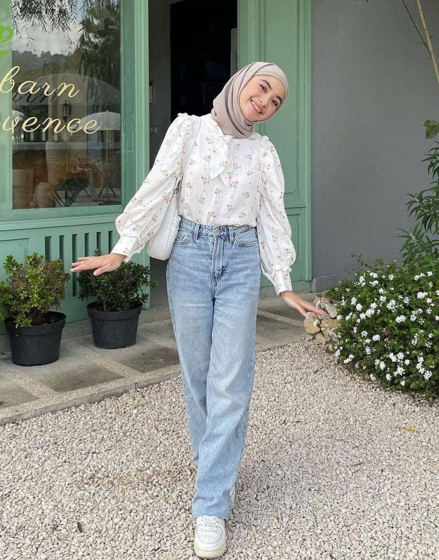 OOTD hijab vintage kasual (instagram.com/taniaaa.dn)