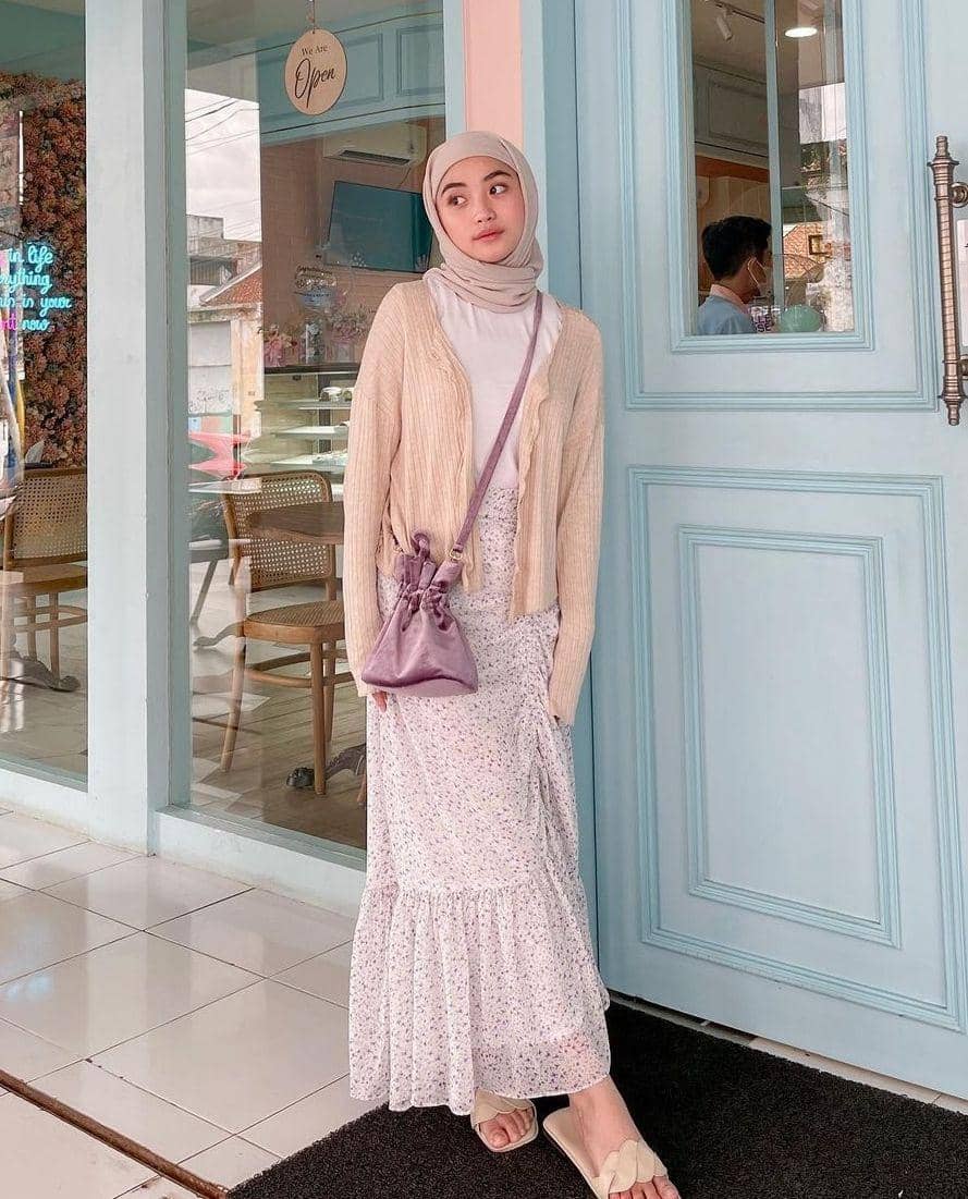 OOTD hijab vintage kasual (instagram.com/taniaaa.dn)