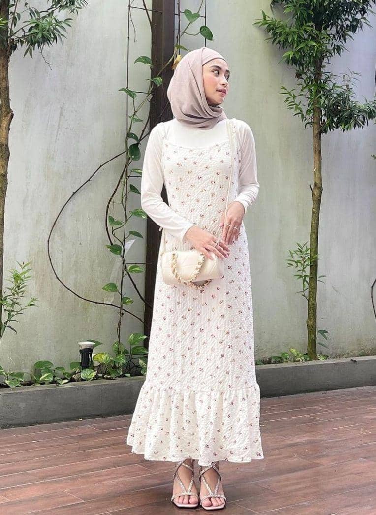 OOTD hijab vintage kasual (instagram.com/taniaaa.dn)