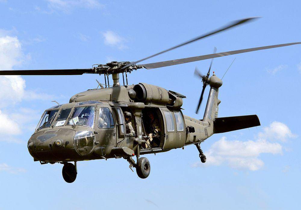potret helikopter militer Sikorsky UH-60 Black Hawk milik militer AS yang merupakan hasil modifikasi dari helikopter S-70 Black Hawk (commons.wikimedia.org/Gertrud Zach)