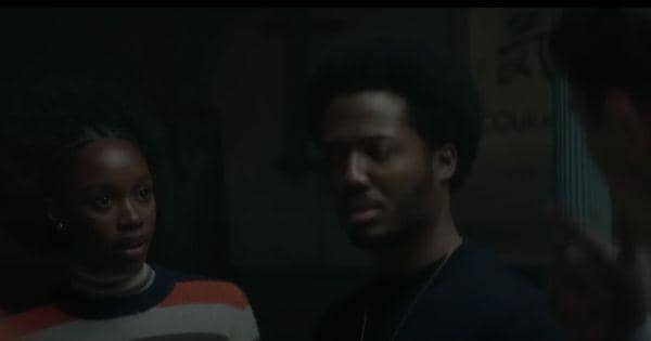 Rekan perempuan Winston kaget mendengar rencana gila calon manajer hotel ( Dok. Amazon Prime Video / The Continental )