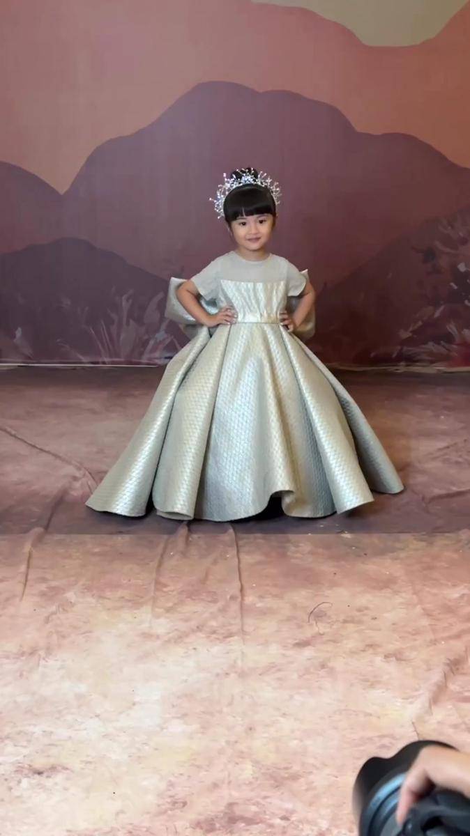 potret Seraphine perdana ikut fashion show Ayung Berinda (instagram.com/kevinlln)