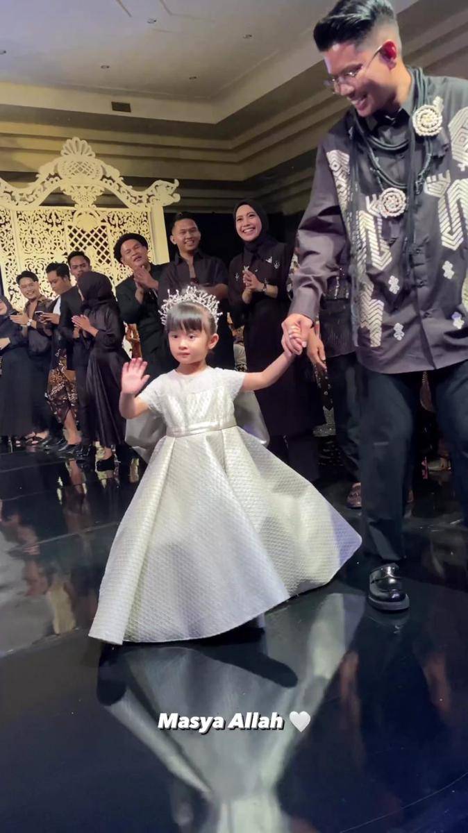 potret Seraphine perdana ikut fashion show Ayung Berinda (instagram.com/kevinlln)