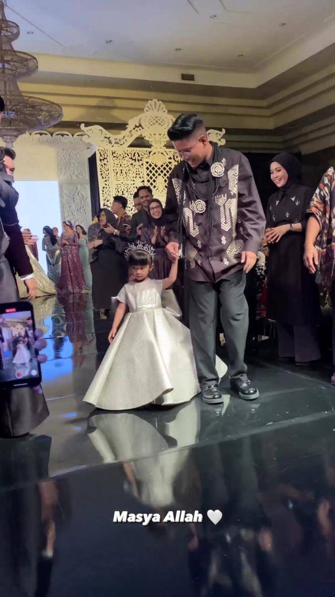potret Seraphine perdana ikut fashion show Ayung Berinda (instagram.com/kevinlln)
