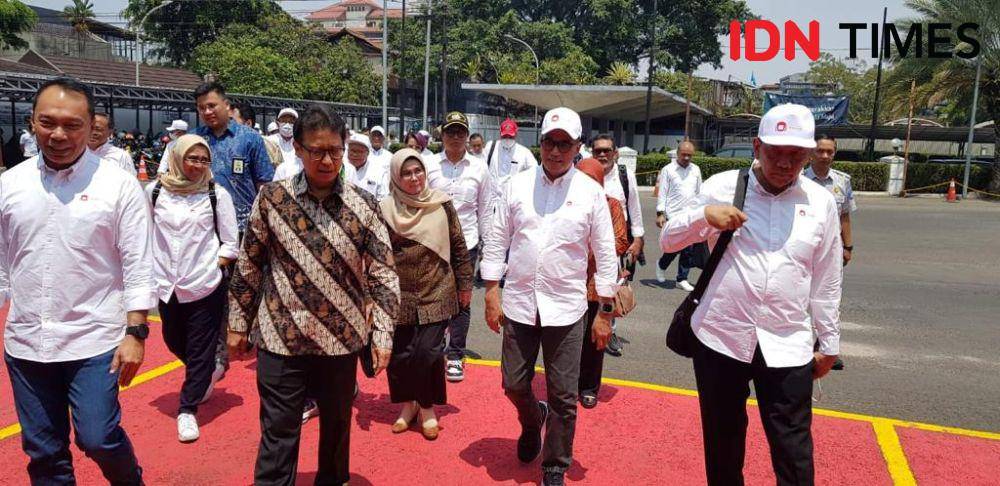 Menteri Perhubungan Budi Karya Sumadi mengecek kesiapan Kereta Cepat Jakarta Bandung, Sabtu (2/9/2023). (IDN Times/Uni Lubis)