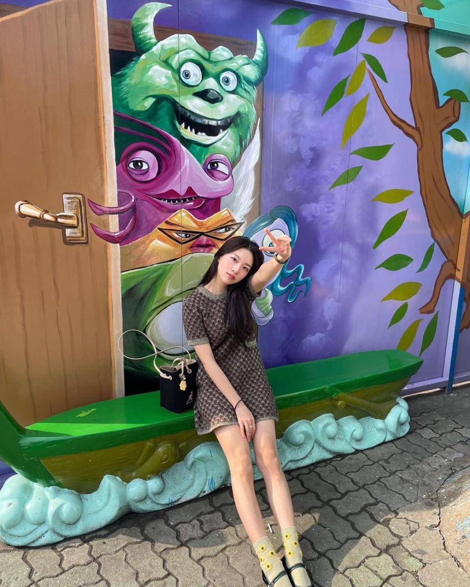 Song Ji Hyun (instagram.com/song._.z)