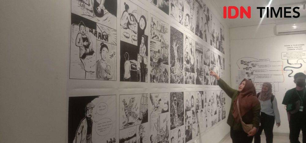 Pameran seni cerita rakyat dalam bentuk komik diajang FKSM 2023. (IDN Times/Muhammad Nasir)