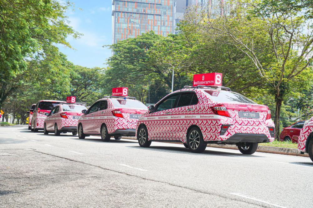 Ada Penampakan The BIMU Car dan Tas Raksasa Buttonscarves di Malaysia!