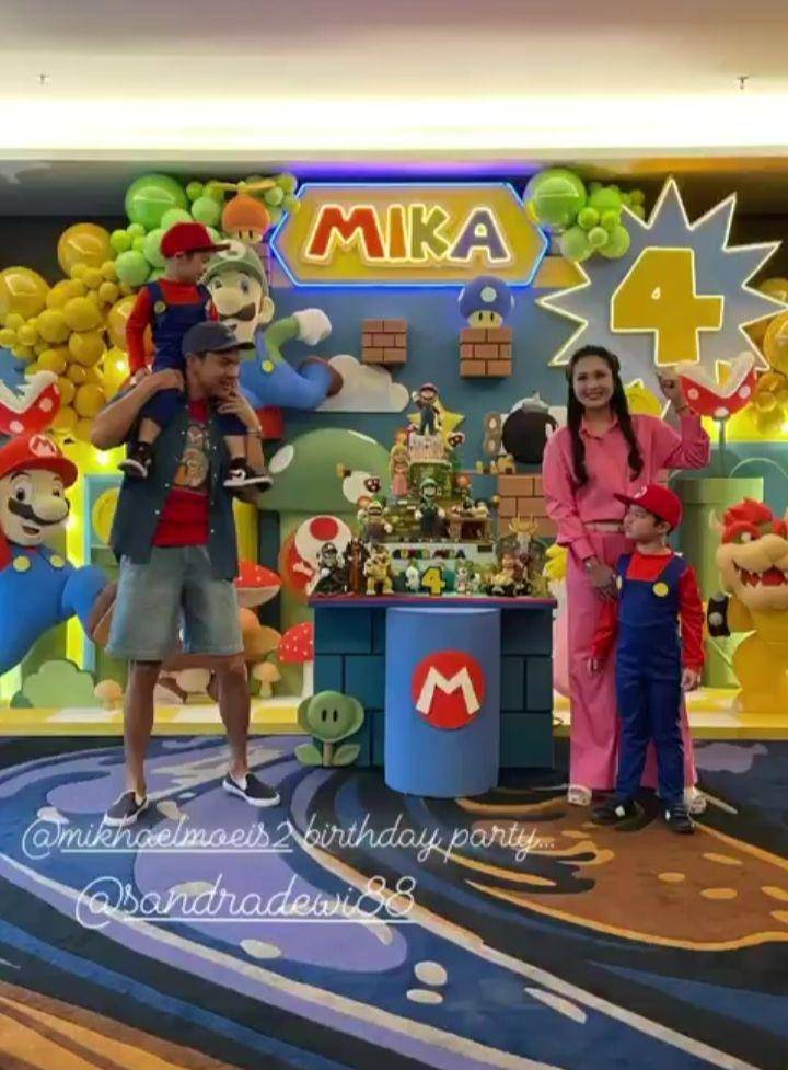 Ultah Mika Moeis (Instagram.com/sandradewi88)