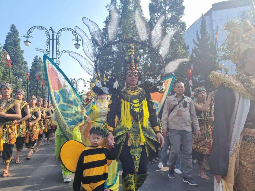 Ikuti Kirab Budaya, Ridwan Kamil Gunakan Kostum Capung