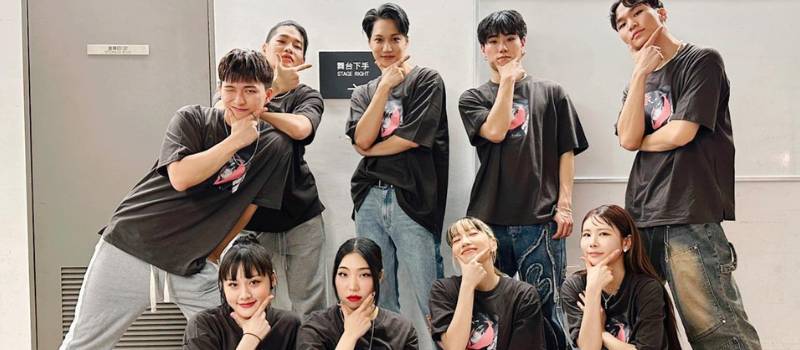 potret Bada Lee dengan back dancer Kai EXO (Instagram.com/badalee__)