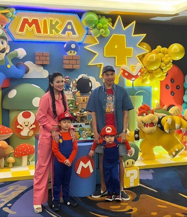 Ultah Mika Moeis (Instagram.com/sandradewi88)