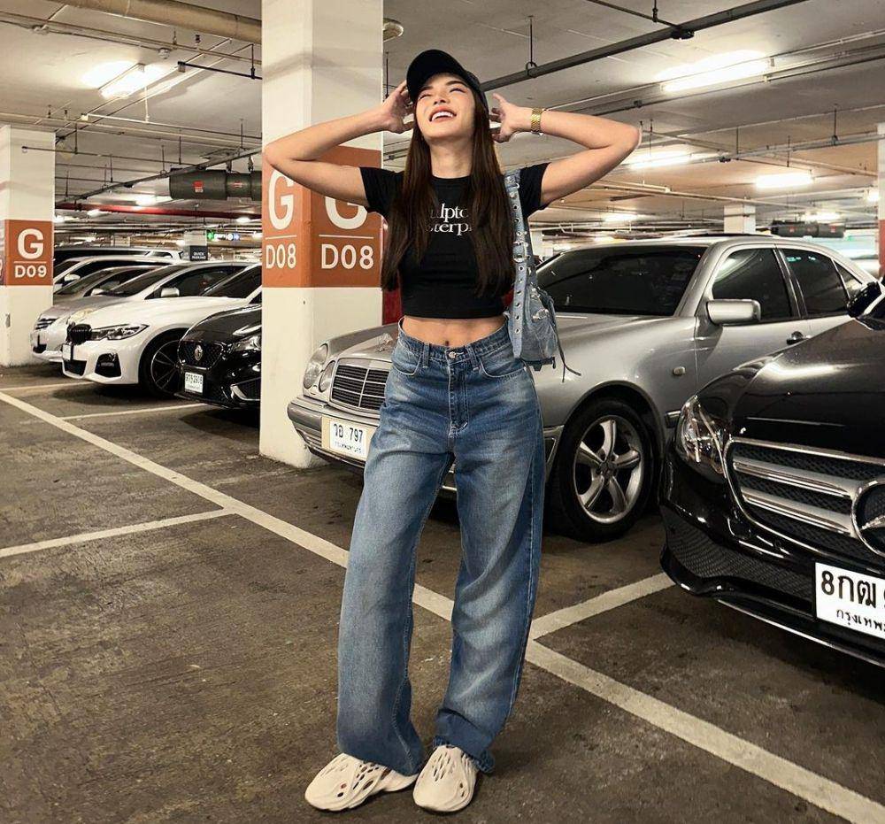 Ide outfit girls day out ala Aoom Thaweeporn (instagram.com/aoomtwp)