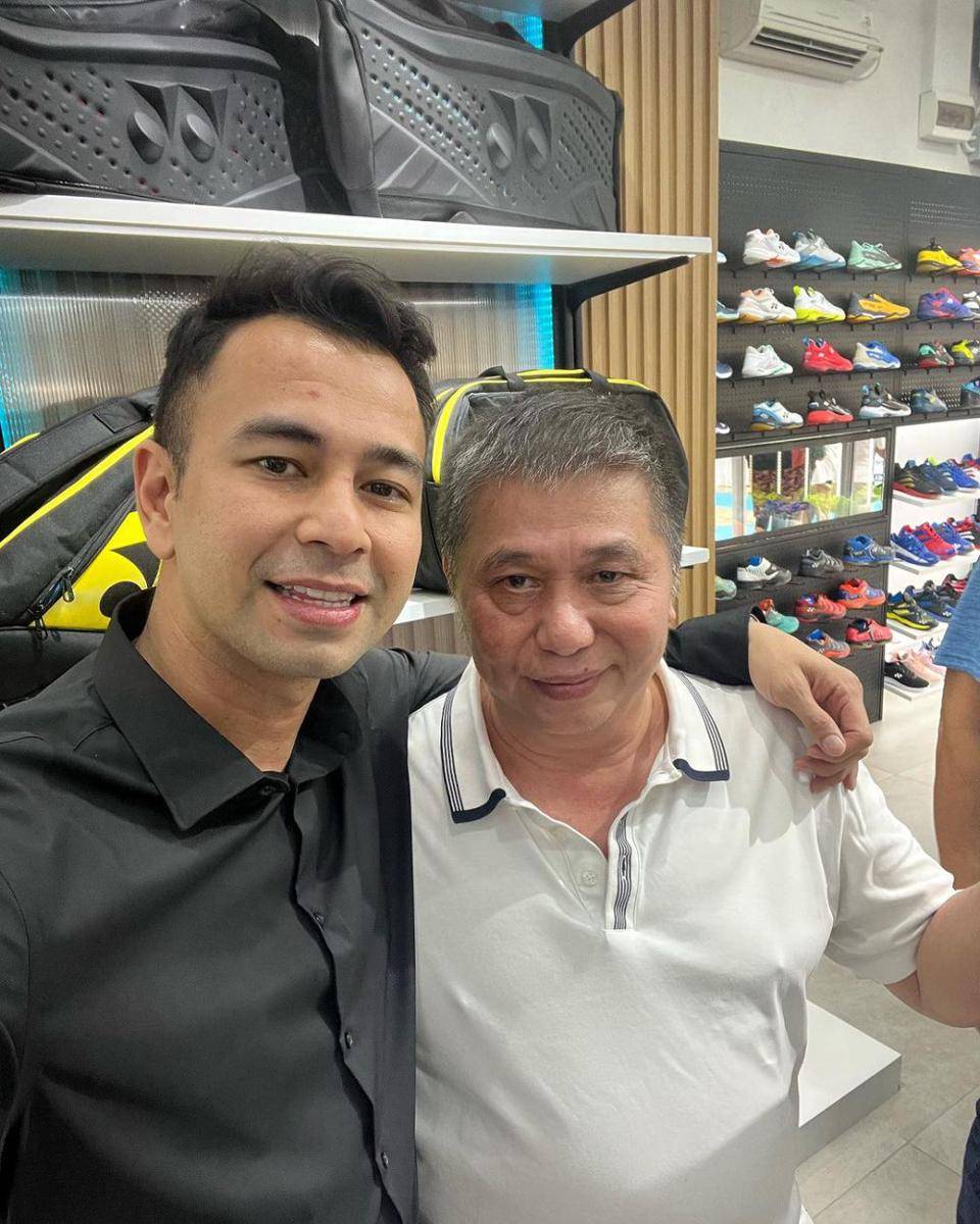 potret Raffi Ahmad di grand opening toko olahraga Taufik Hidayat (instagram.com/raffinagita1717)