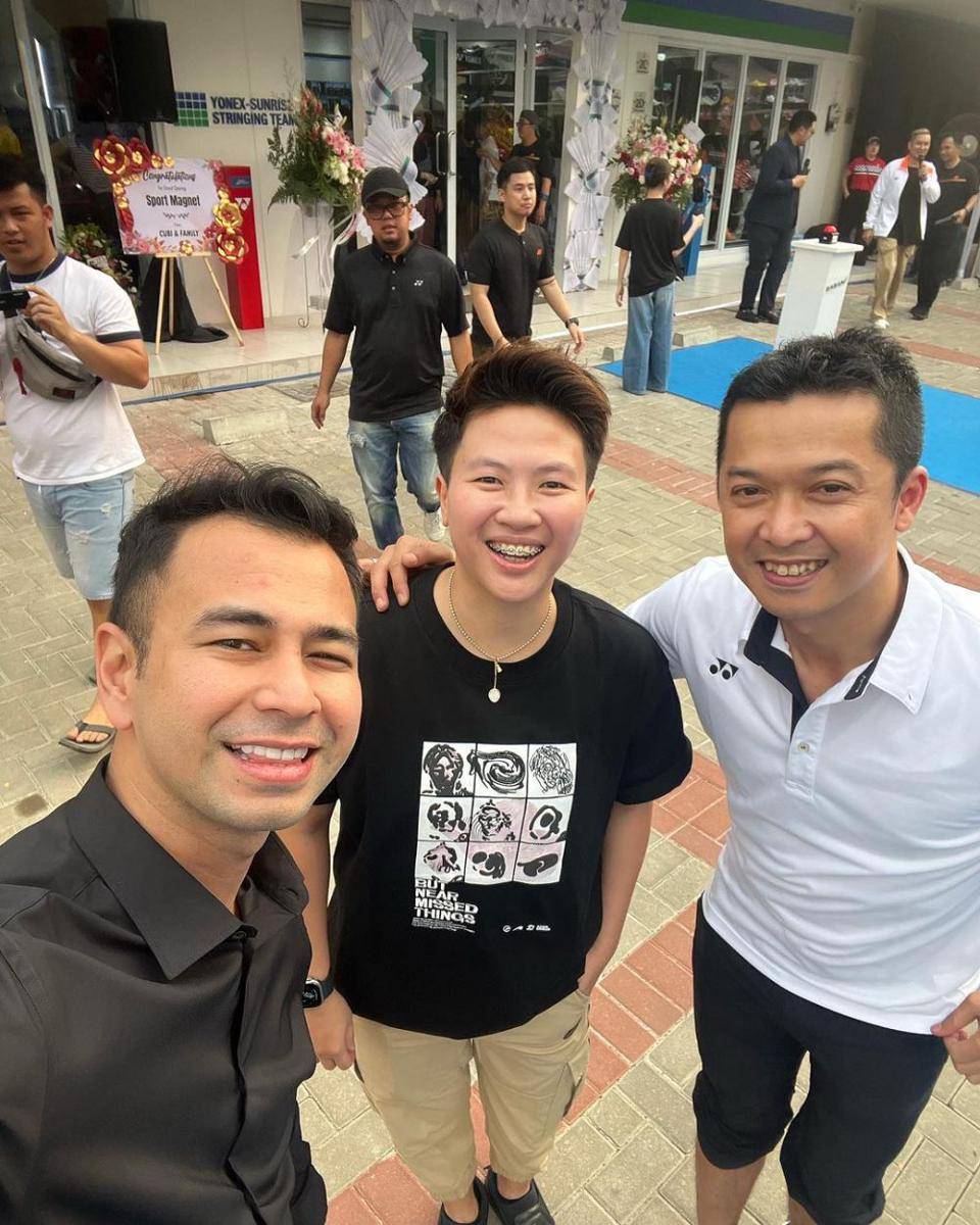 potret Raffi Ahmad di grand opening toko olahraga Taufik Hidayat (instagram.com/raffinagita1717)