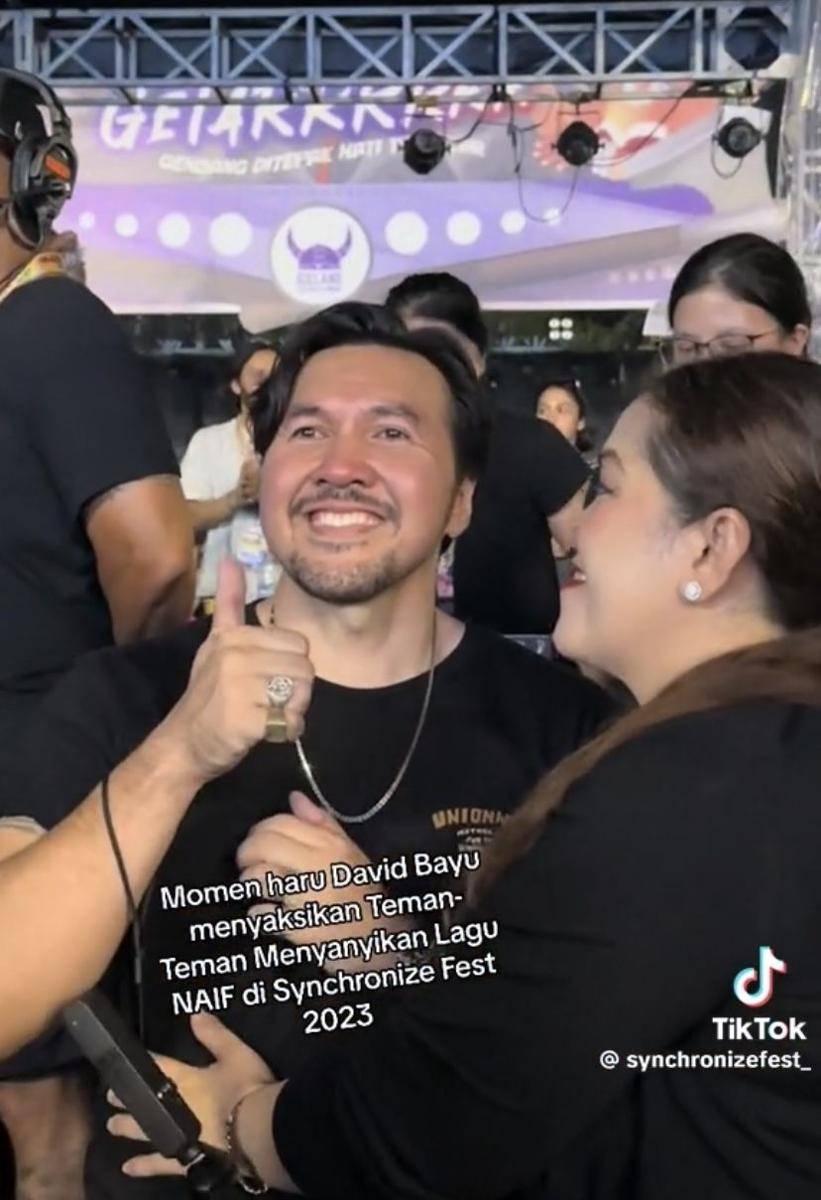 potret David Bayu nangis di Synchronize Fest 2023 gegara dengerin lagu Naif (tiktok.com/synchronizefest_)