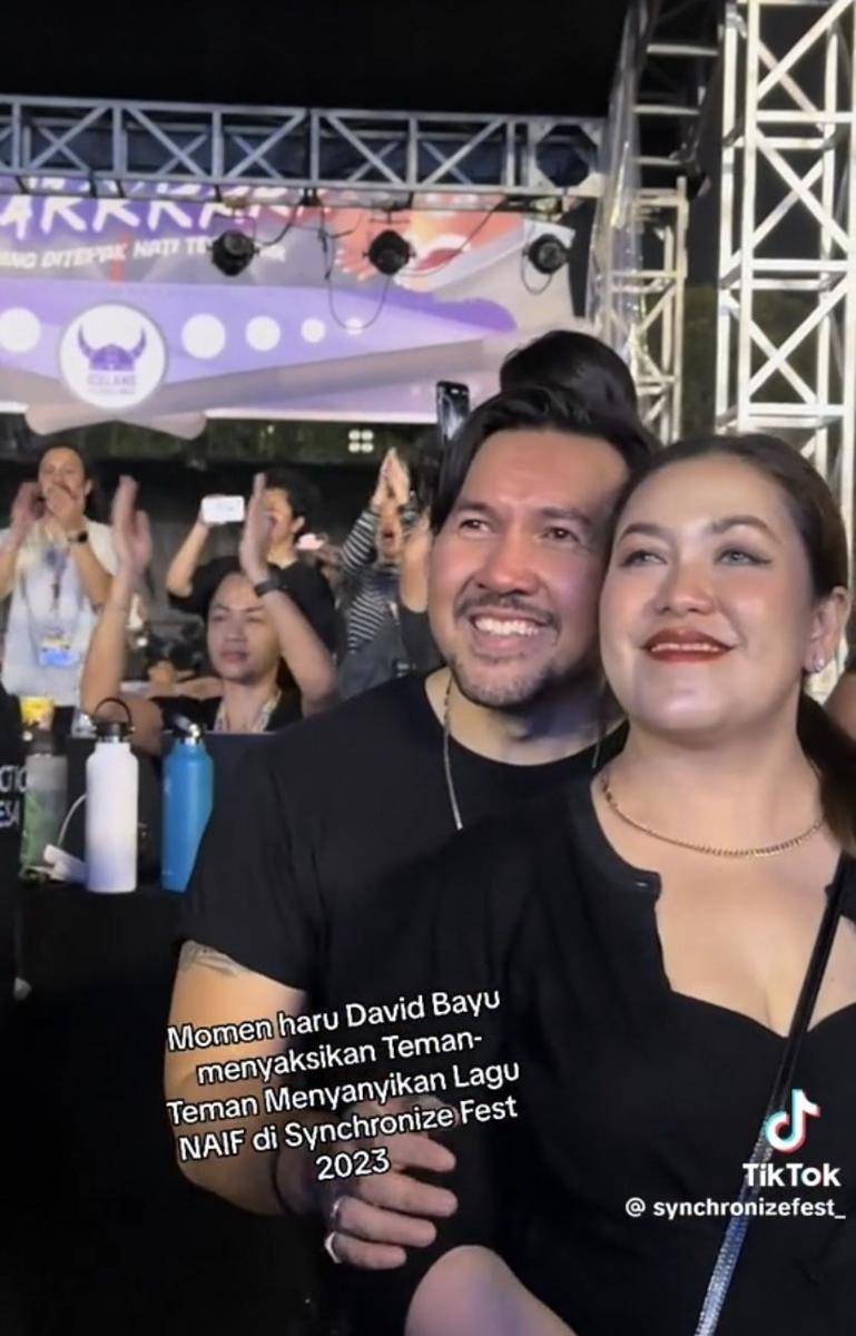 potret David Bayu nangis di Synchronize Fest 2023 gegara dengerin lagu Naif (tiktok.com/synchronizefest_)