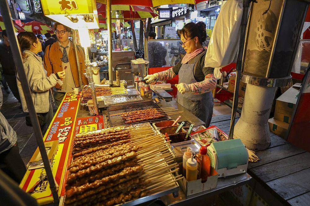 ilustrasi street food korea (commons.wikimedia.org/bryan...)