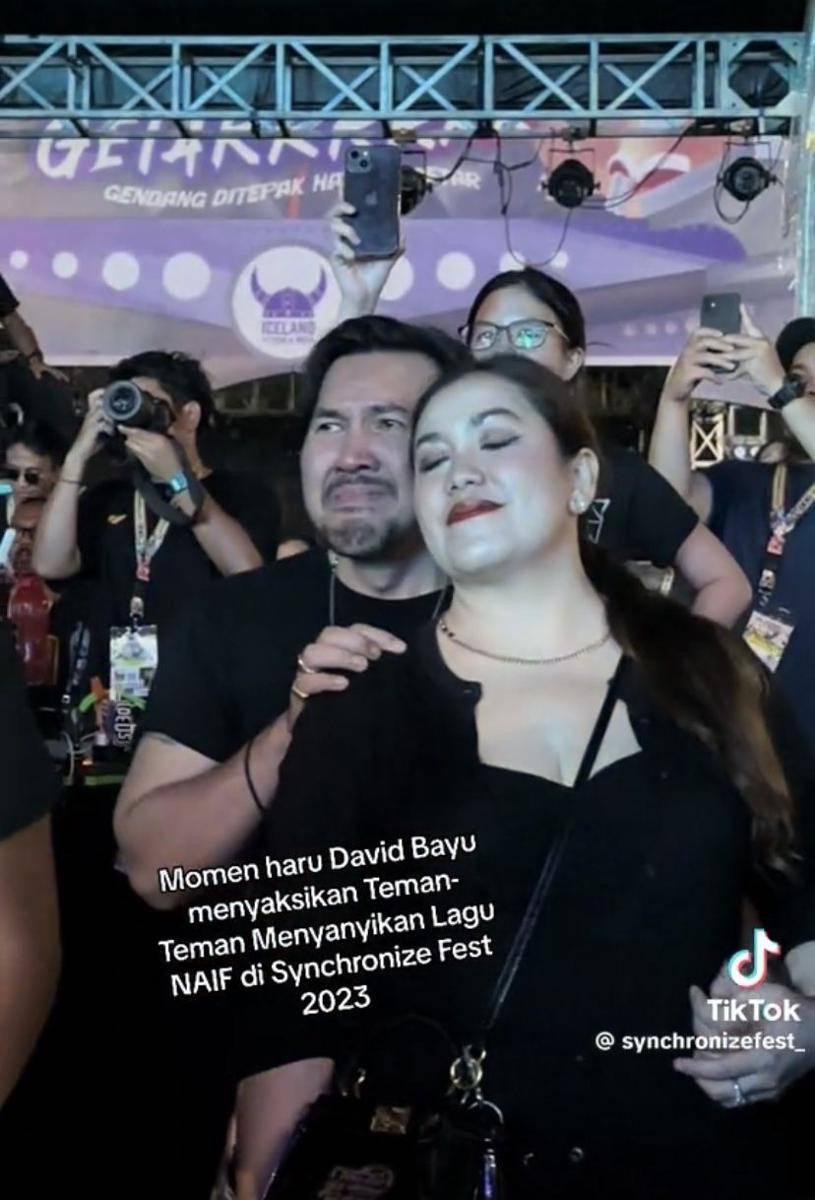 potret David Bayu nangis di Synchronize Fest 2023 gegara dengerin lagu Naif (tiktok.com/synchronizefest_)