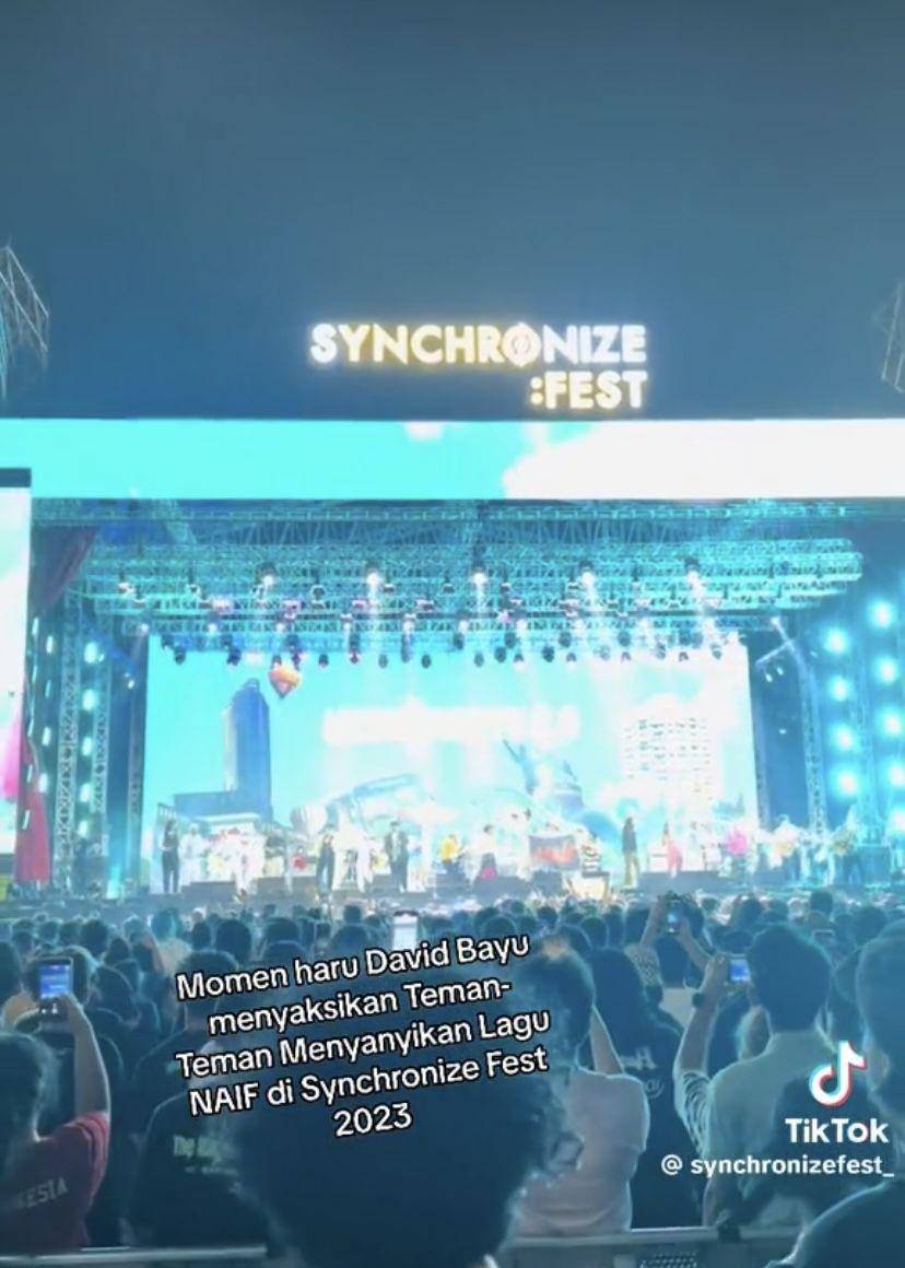 potret David Bayu nangis di Synchronize Fest 2023 gegara dengerin lagu Naif (tiktok.com/synchronizefest_)