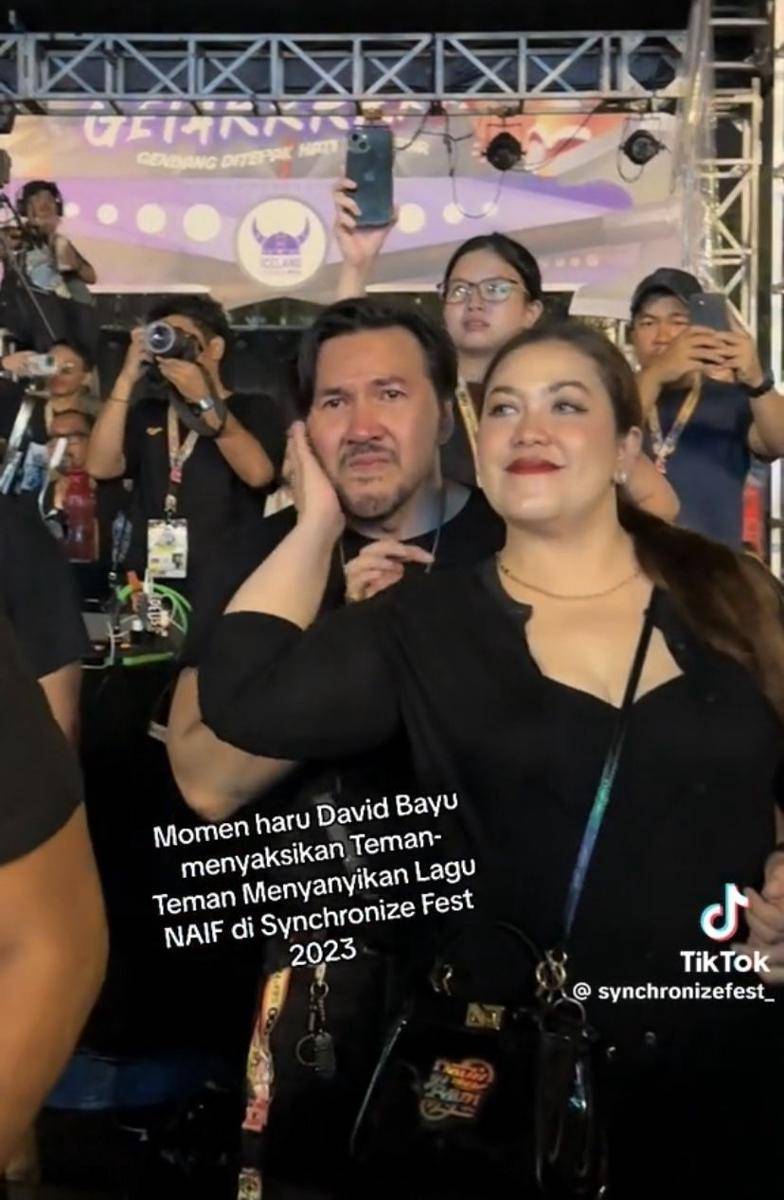 potret David Bayu nangis di Synchronize Fest 2023 gegara dengerin lagu Naif (tiktok.com/synchronizefest_)