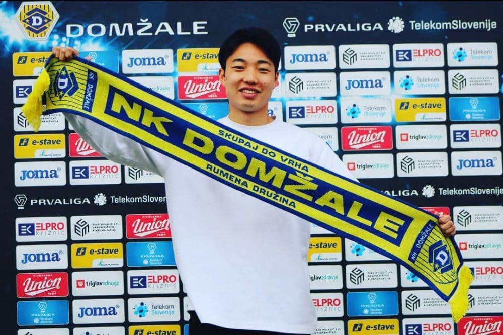 Kim Do-hyun saat diperkenalkan sebagai pemain baru klub Slovenia, NK Domzale, di Eropa. (instagram.com/kim.dh.22)