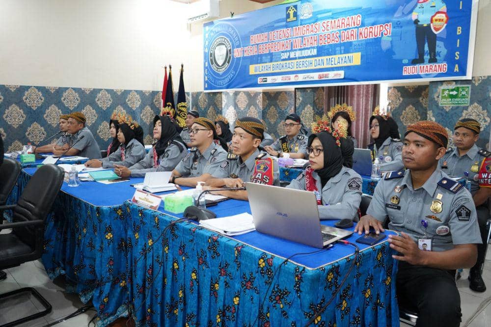 Para petugas Rudenim Semarang saat memakai atribut untuk penilaian zon integritas. (IDN Times/Dok Humas Rudenim Semarang)