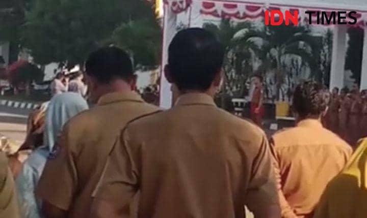 Foto Wali Kota Bima Muhammad Lutfi saat pimpin apel gabungan di halaman kantor Wali Kota (IDN Times/Juliadin)