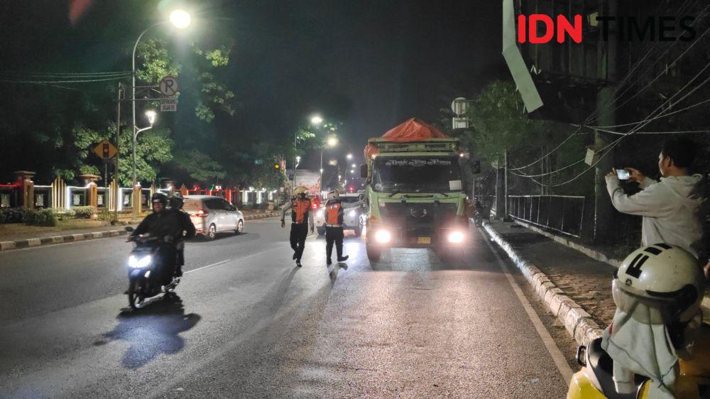 Langgar Jam Operasional, Truk Berat di Bekasi Dipaksa Putar Balik