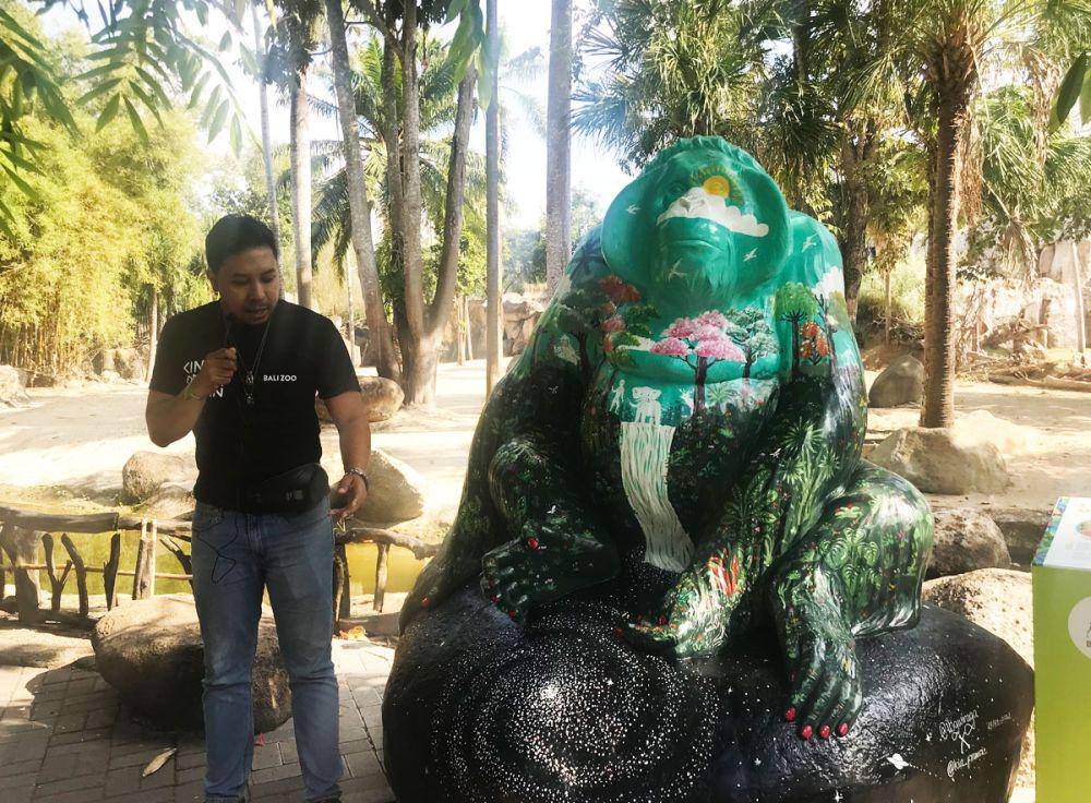 Patung orangutan karya IBG Wiraga. (dok. pribadi/Ari Budiadnyana)