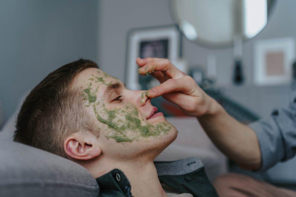 7 Diskon Belanja Skincare dan Produk Grooming Pria September 2023