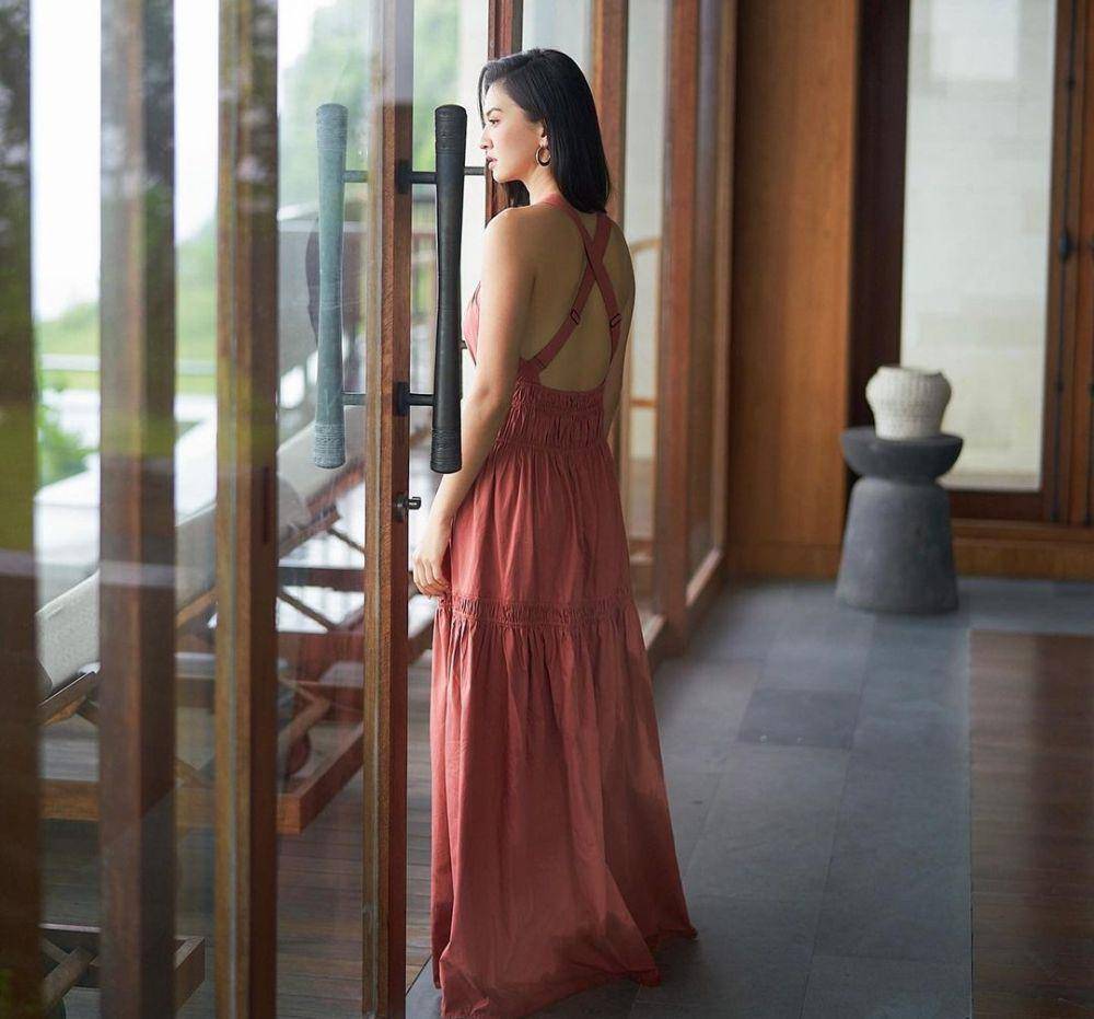 ragam dress ala Raline Shah (instagram.com/ralineshah)