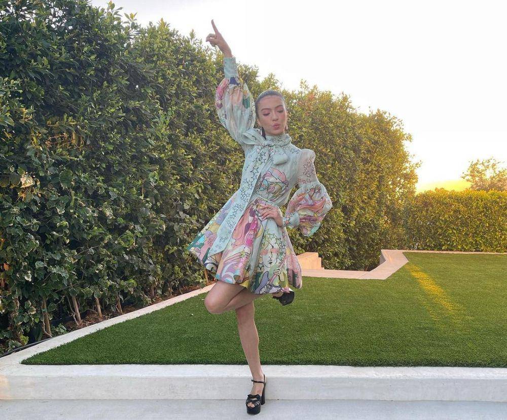 ragam dress ala Raline Shah (instagram.com/ralineshah)