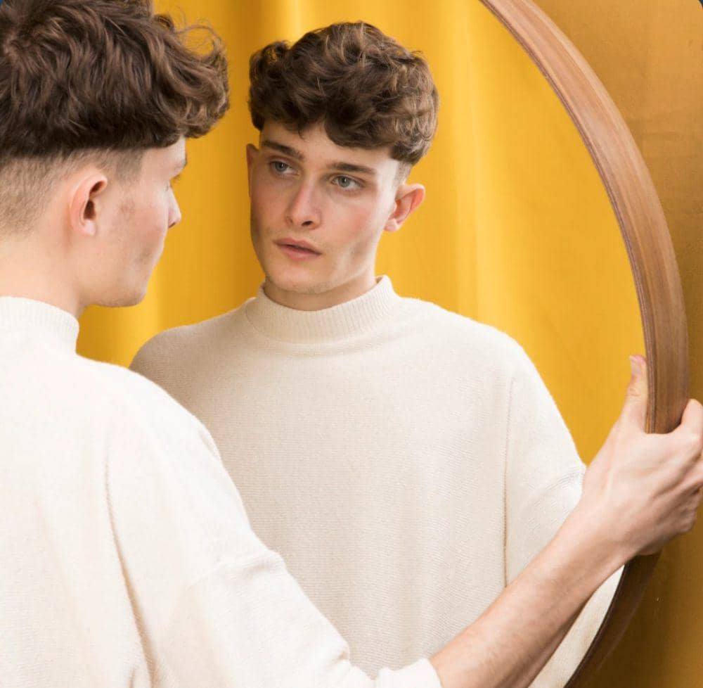 ilustrasi berkurangnya rasa percaya diri (freepik.com/freepik)