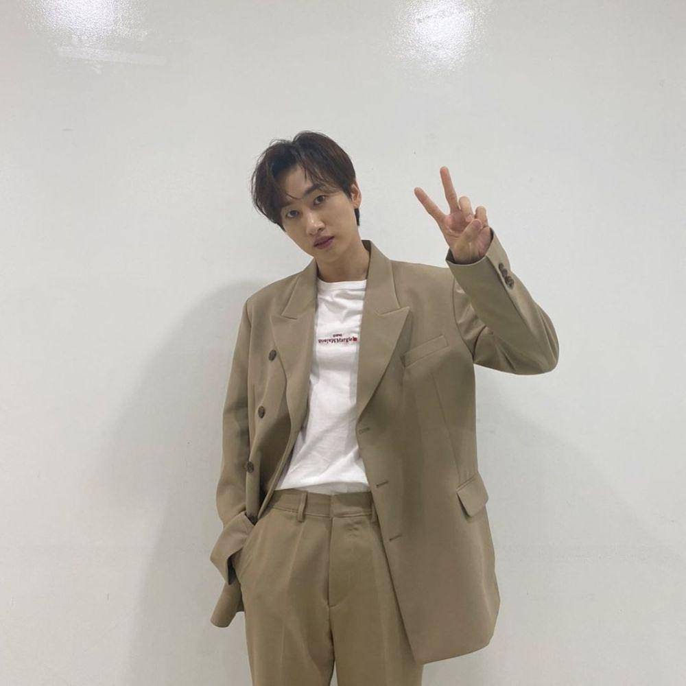 Eun Hyuk (instagram.com/eunhyuk_outfit)