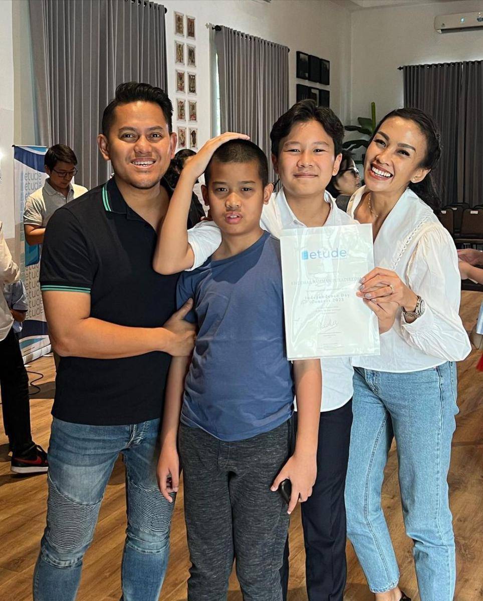 Potret keluarga Melanie Putria (instagram.com/melanieputria)