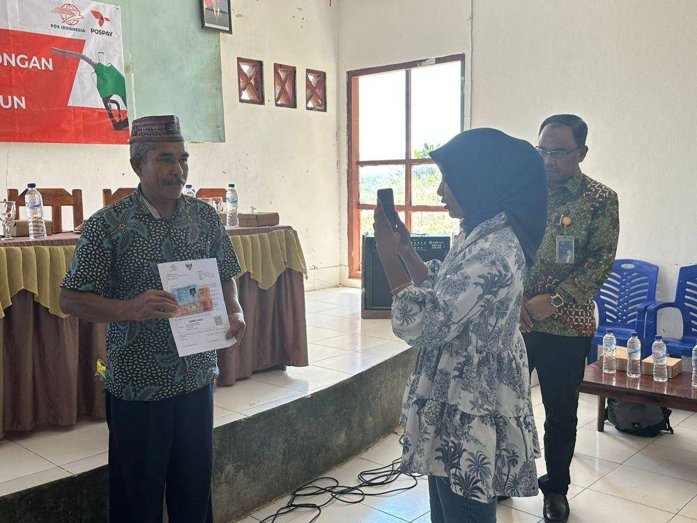 Penyaluran Bansos PKH Tahap 3 Tahun 2023 melalui PT Pos Indonesia (Dok. Pos Indonesia)