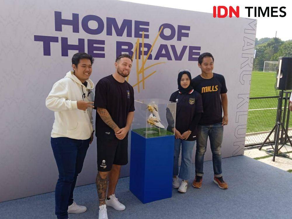 Marc Klok kolaborasi dengan Mills. (IDN Times/Sandy Firdaus)