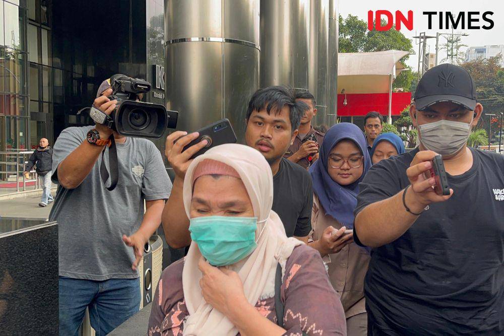 Politikus PKB, Reyna Usman diperiksa KPK (IDN Times/Aryodamar)