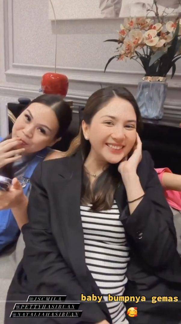 potret kehamilan Jessica Mila (Putri Hasibuan via TikTok.com/my_idola_inspirasiku)