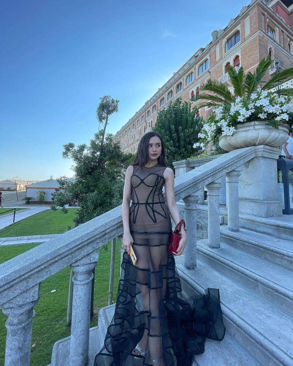 Beby Tsabina (instagram.com/bebytsabina)