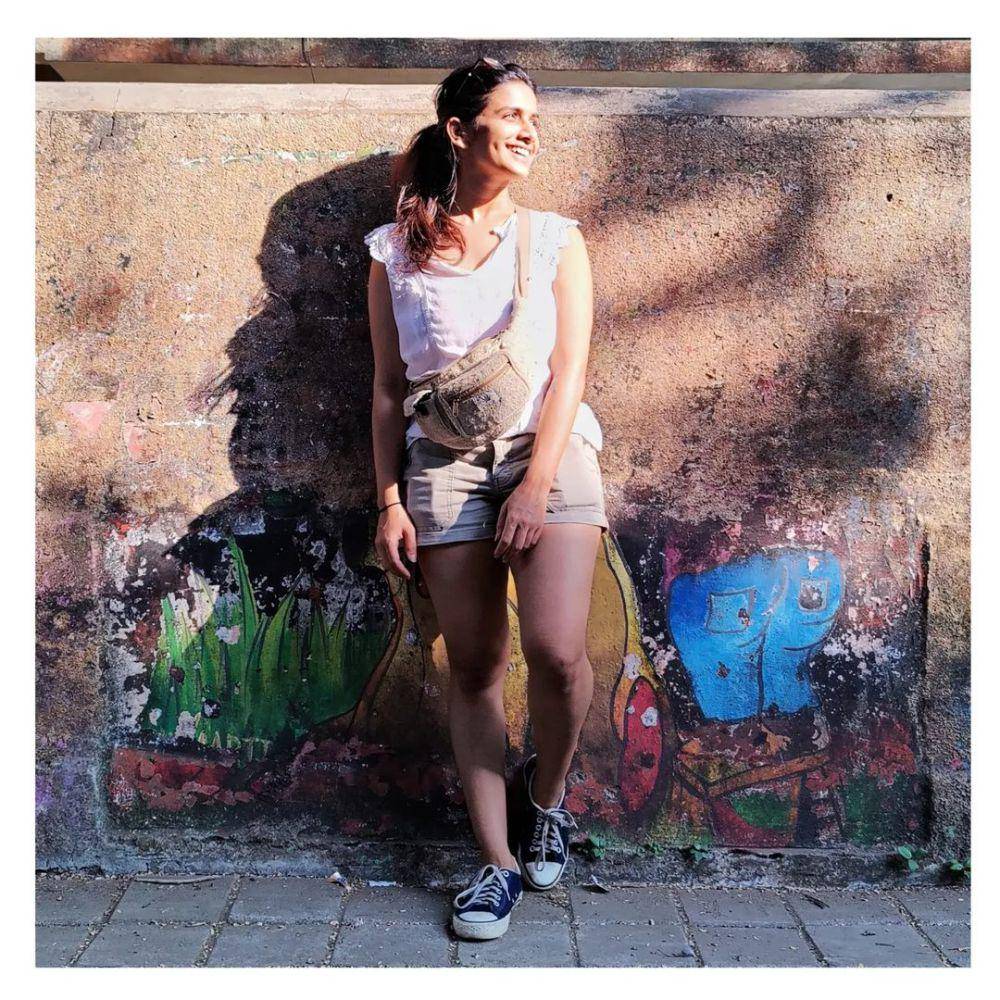 ide outfit traveling ke luar negeri ala Resham Prashant (instagram.com/resham._.resham)