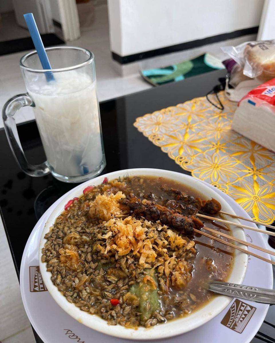 Lontong Kupang Pak Sali (Instagram.com/faveculinary)