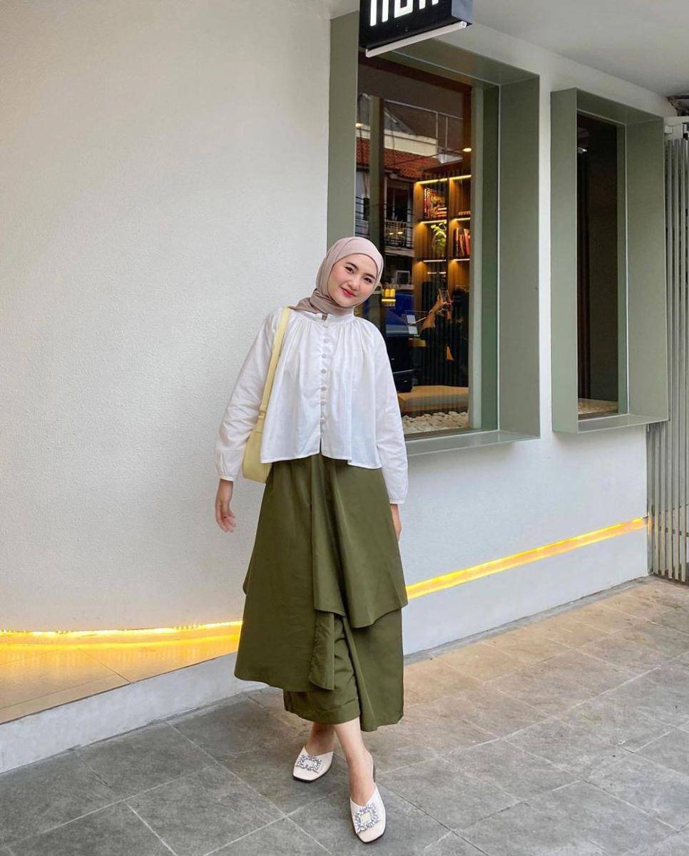 Outfit konser. (instagram.com/intanghazll_)