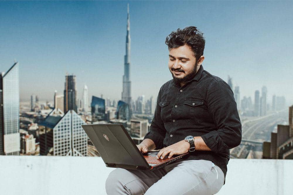 Ilustrasi laki-laki sedang fokus bekerja. (Pixabay.com/aathif_aarifeen)