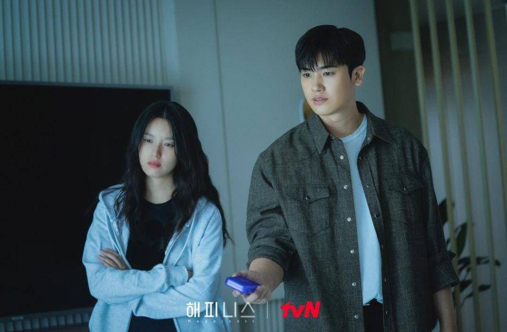 Han Hyo Joo dan Park Hyung Sik di drama Happiness (instagram.com/tvn_drama)