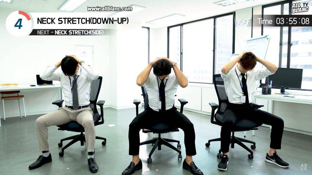 Ilustrasi pria sedang stretching di kursi kerja. (YouTube.com/Allblanc TV)