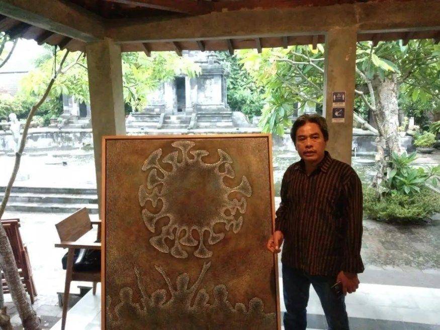 Timbul Raharjo saat menggelar pameran tunggal. (Dok. ISI Yogyakarta)